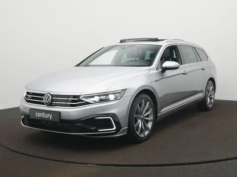 Volkswagen Passat Variant 1.4 TSI PHEV GTE Highline Automaat - 360 camera - Trekhaak - Panoramaschui