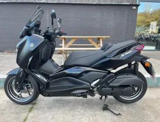 Yamaha X-Max 125 Tech Max uit 2024 in zwart
