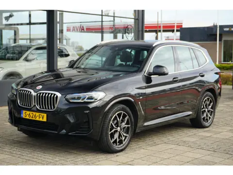 BMW X3 xDrive20i Business Edition Plus | M pakket | Pano | LASER