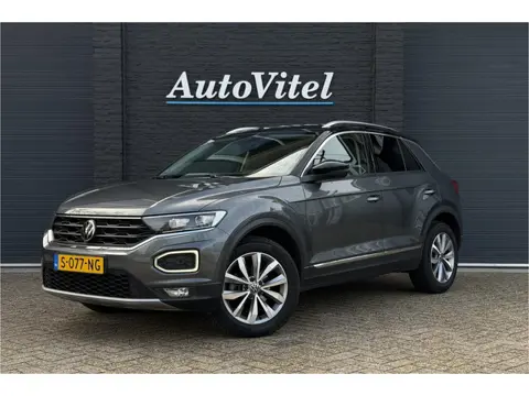Volkswagen T-Roc 1.5 TSI 150PK DSG-7 | Trekhaak | Camera | Stoelverwarming | Carplay