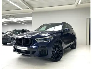 BMW X5 xDrive45e M-Sport | 22" | Comfortstoelen | Panorama | Trekhaak | Ventilatie+Massage | Driving