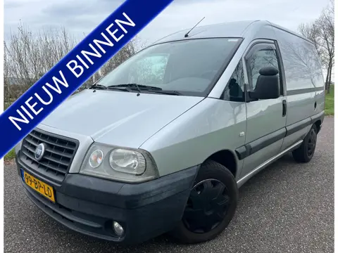 Fiat Scudo 2.0-16V JTD (bj 2004)