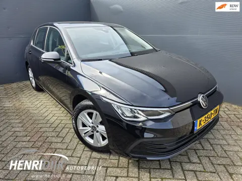 Volkswagen Golf 1.5 eTSI Style Automaat / Camera / Stoel & Stuur verwarming / Carplay / ACC / PDC / 