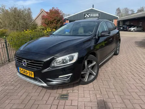 VOLVO V60 2.4 D6  AWD PLUG IN HYBRID Sumsum*