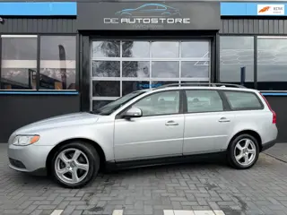 Volvo V70 2.0 Momentum Automaat 211000km!! Half leder Trekhaak Zeer Nette Auto!!!
