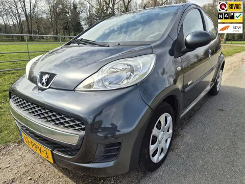 Peugeot 107 1.0-12V Millesim 200 5 deurs airco 1 ste eigenaar