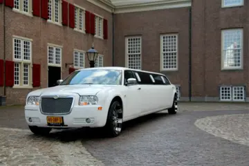 Trouwauto, trouwvervoer, limo, limousine, trouwen, bruiloft