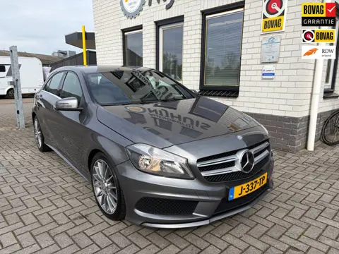 Mercedes-Benz A-klasse 180 Ambition / AMG / Cruise Controle / Airco / Stoelverwarming / Navigatie