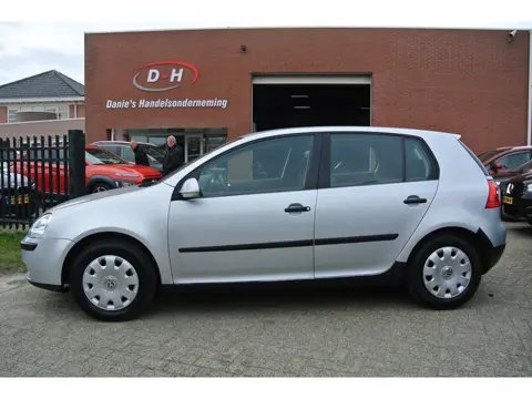Volkswagen Golf 1.6 Trendline airco trekhaak automaat apk 31-03-2027 inruil mogelijk