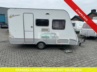 Sterckeman 370DD 2008 met stapelbed. lichtgewicht