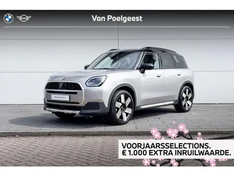 MINI Countryman C Favoured M Plus | Selections 1000