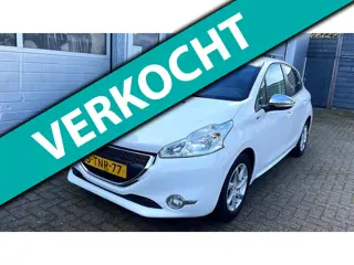 Peugeot 208 1.2 VTi Style-Navi-Airco-Cruise-Velgen-New APK