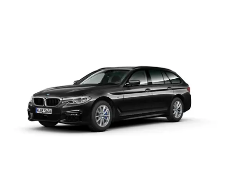 BMW 5 Serie Touring 530i M-Sport | Trekhaak | Driving Assistant Plus | Head-Up | Panorama | Standkac