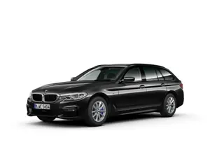 BMW 5 Serie Touring 530i M-Sport | Trekhaak | Driving Assistant Plus | Head-Up | Panorama | Standkac