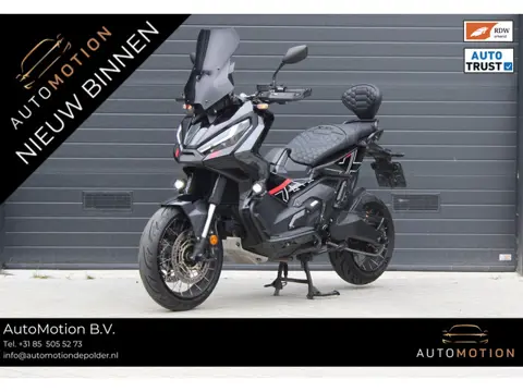 Honda X-ADV 750 | Akra | Mistlampen | Valbeugels |  Custom zadel