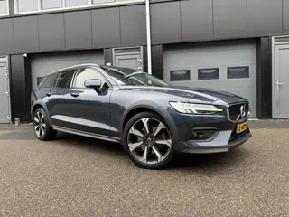 Volvo V60 Cross Country 2.0 B5 AWD Pro Pano, Keyless, HUD, Camera...