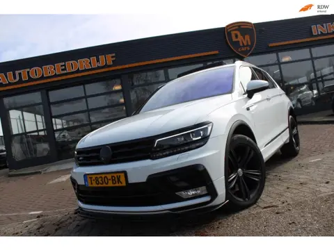 Volkswagen Tiguan 2.0 TSI R 4Motion 3x R-Line | R-Zetels | Sfeerverlichting | Line-Assist | Camera |