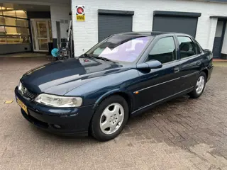 Opel Vectra 1.6-16V Business Edition Automaat / Clima