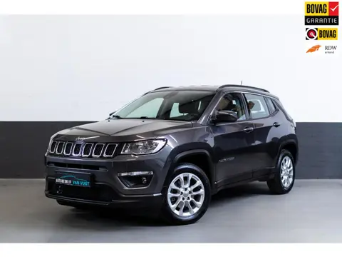 Jeep Compass 1.3T automaat, 1750 kg trekgewicht, verwarmde stoelen., Apple ect.
