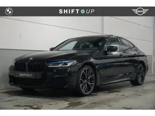 BMW 5-serie 530e M-Sport | M-Stoelen | Schuifdak | Alcantara hemel | Head Up | Harman Kardon
