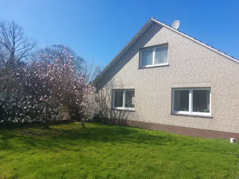 Prachtige semi bungalow met ruime garage op slechts 10 minuten van Winschoten in Duitsland