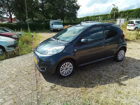 Peugeot 107 1.0-12V XS 5drs NL auto,s NAP Airco Zeer lux,s 104 000 km