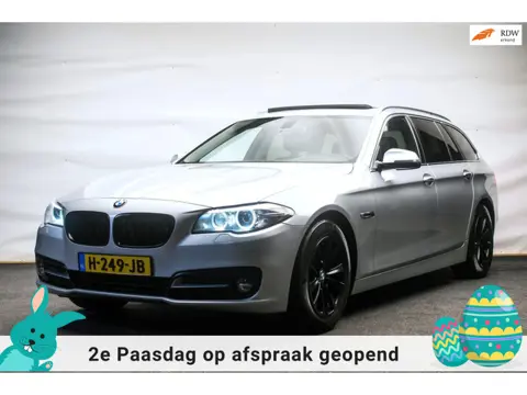 BMW 5-serie Touring 520d High Executive Automaat [ Panoramadak Luchtvering Bi-Xenon Trekhaak Leder S