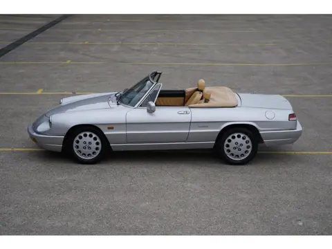 Alfa Romeo Spider 2.0