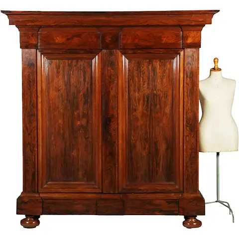 Grote pastoorskast in fabelachtig mooi palissander ca 1690