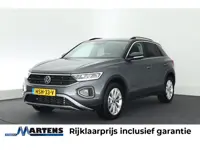 Volkswagen T-Roc 1.5 TSI 150pk DSG Life Edition Trekhaak Stoelverwarming Camera Keyless Led Navigati
