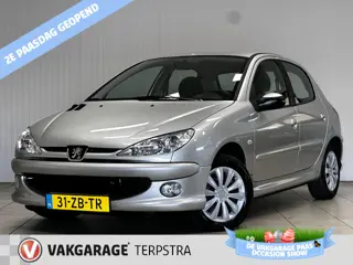 Peugeot 206 1.4 Forever/ D-Riem Verv 170.000KM!/ AIRCO!/ Trekhaak/ 5-Deurs/ C.V.Afstand/ Radio-CD/ E