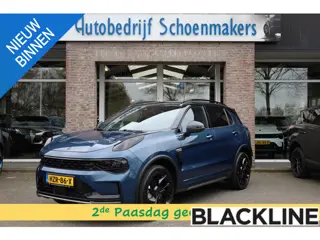 Lynk & Co 01 1.5 6.6Kwh BLACKLINE+SMOKE! STUURVERWARMING ZWARTE-HEMEL ROLHOES MY23 360-CAMERA PANO/S