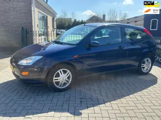 Ford Focus 1.6-16V Trend |automaat |airco | lange apk | koopje !
