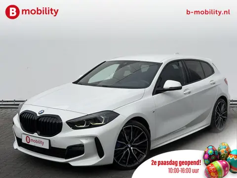 BMW 1-serie 118i High Executive M-Sport Elektrische Stoelen | Trekhaak | Achteruitrijcamera | Hifi |