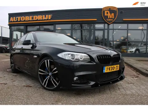 BMW 5-serie 520i High Executive | M-Pakket | Navi | Stoelverwarming | Airco |