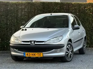 Peugeot 206 1.6-16V XT | INRUILKOOPJE | AUTOMAAT | NWE APK | RIJDT NEW!