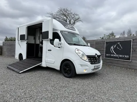 Renault Master | HORSETRUCK | STX | STALLION 3XL | 2017 | HENGST | 81.501KM | AUTOMAAT | 3-SEAT | 17