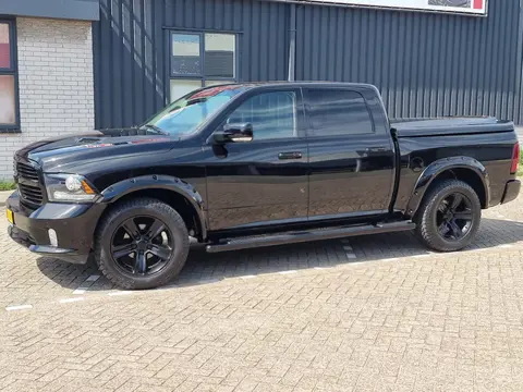 Dodge 1500 SPORT 4X4 CREW CAB. 5,7LTR V8 AUT. NIGHT EDITION LAGE CATALOGUS WAARDE!!