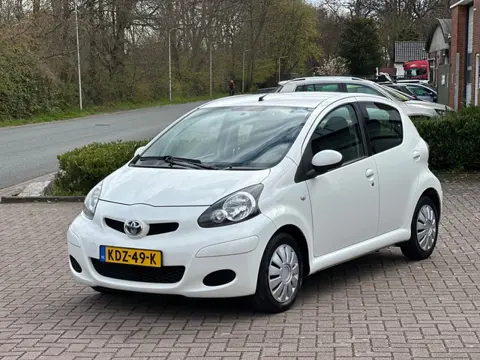 Toyota Aygo 1.0-12V Aspiration Red