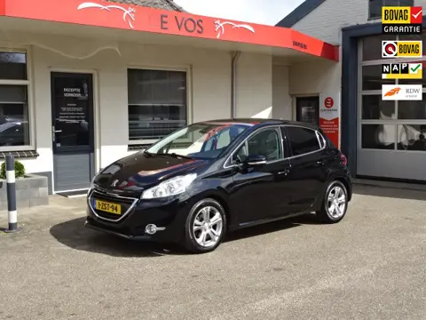 Peugeot 208 1.2 PureTech Roland Garros