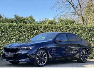 BMW 5 Serie 550e xDrive | M-Sport Pro | 21'' | Panorama. | Driv. Prof. | Stoelvent. | Head-Up | Park