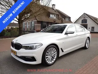 BMW 5 Serie 530d xDrive Luxery Line SCHUIFDAK / CRUISE / CARPLAY / SPORTLEER / NAVI