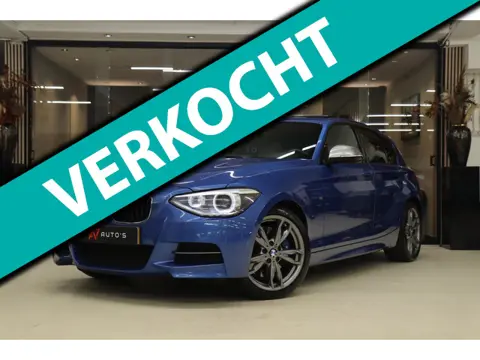 BMW 1-serie M135i xDrive High Executive M PANO/CARPLAY/LEER/H&K/BOMVOL