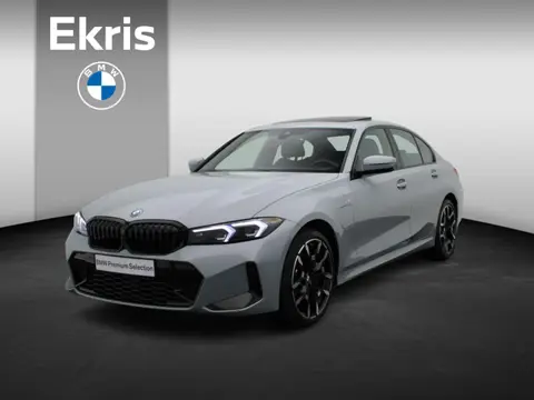 BMW 3 Serie Sedan 330e M Sportpakket Pro | Innovation Pack | Comfort Pack | Trekhaak | Schuifdak | D