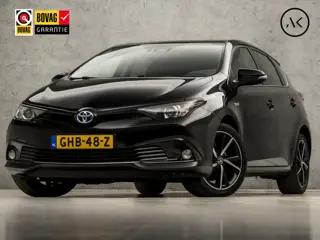 Toyota Auris 1.8 Hybrid Sport Automaat (NAVIGATIE, CLIMATE, CAMERA, STOELVERWARMING, GETINT GLAS, SP