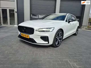 Volvo V60 2.0 T6 Recharge AWD R-Design PANO trekh aak