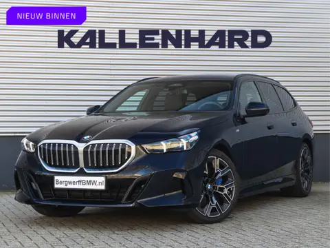 BMW 5 Serie Touring 540d xDrive M-Sport - Individual Leder - Memoryzetels - Driving Assistant