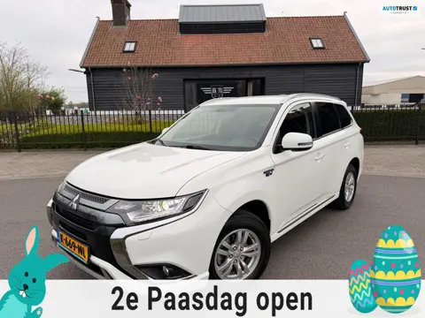 Mitsubishi Outlander 2.4 PHEV AWD Plug-in Hybride Intense+ Navigatie Camera Trekhaak
