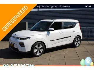 Kia e-Soul ExecutiveLine 64 kWh LEDER, SCHUIFDAK, 2 LAADKABELS, STOEL- STUUR VERWARMING