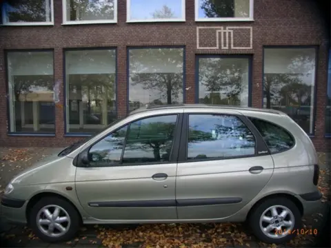 Renault Megane Scenic Plaatwerk en diverse Onderdelen